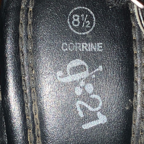 Black Sandals Size 8.5 - Picture 4 of 5